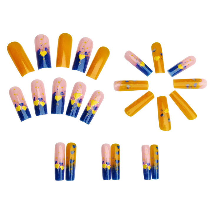 Kreative Nagelkunst mit Herz- und Blumenmotiven Karnz