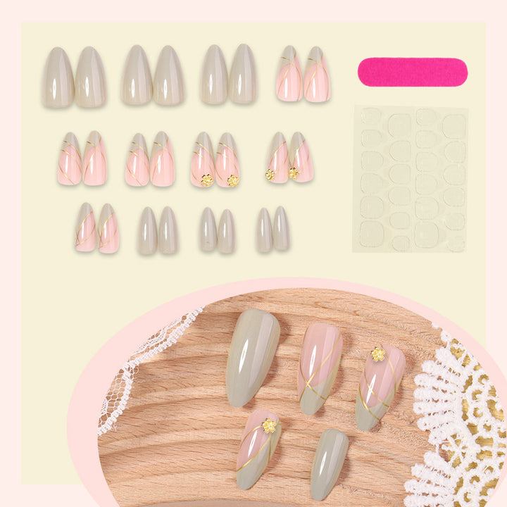 Elegantes Druck-Nagelkunstset mit dekorativen, floralen Akzenten Karnz