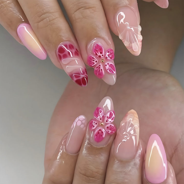 Blumeninspiriertes elegantes Press-On-Nagelset Karnz