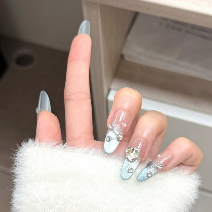 Elegantes Press-On-Nagelset mit Strassakzenten Karnz