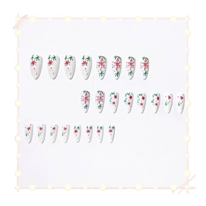 Kreative Nagelkunst mit festlichem Schneeflocken-Design Karnz
