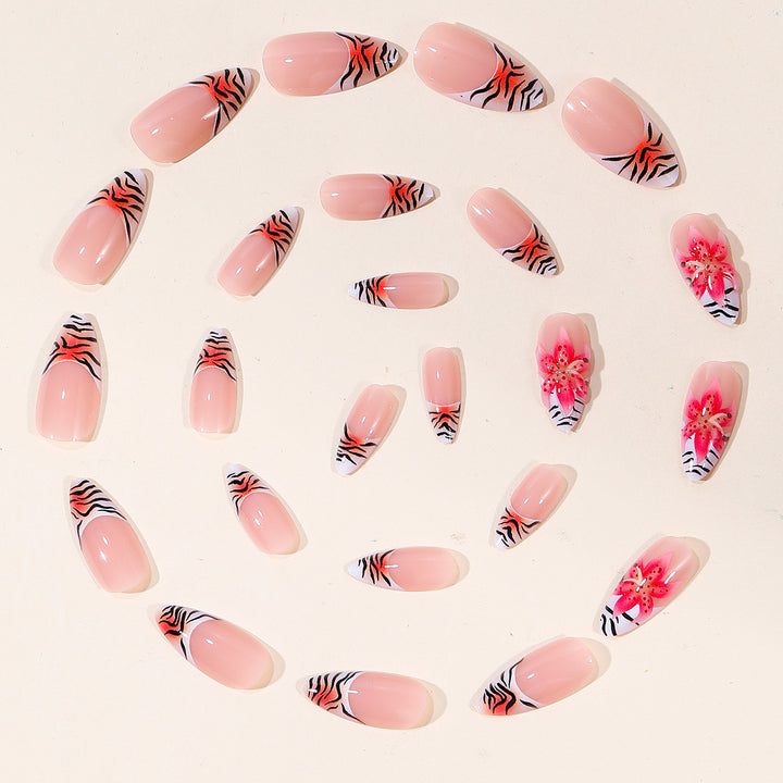 Künstlerisches Stiletto-Nageldesign Karnz