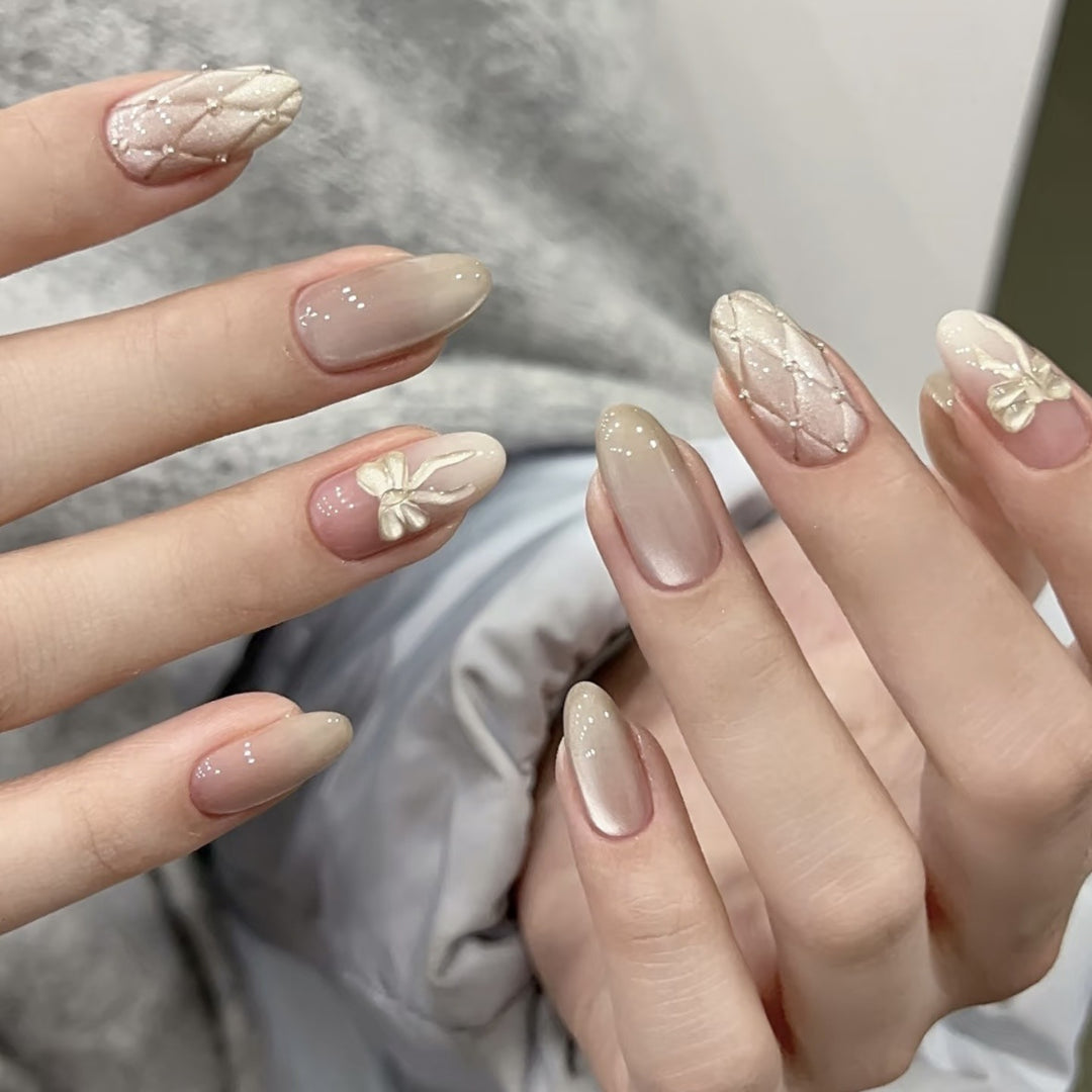 Elegantes Press-On Nail Art Set mit einzigartigen Designs