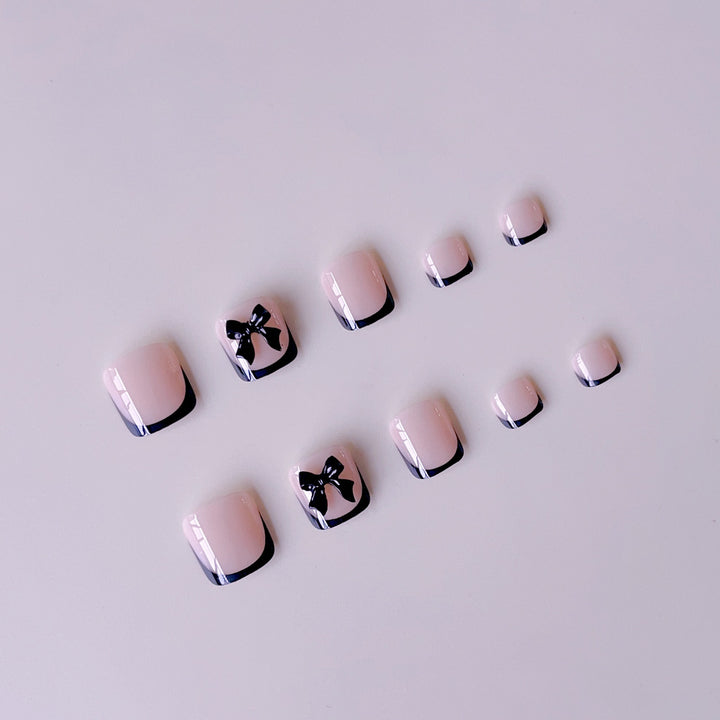 Kunstnagelset mit eleganten Schleifenakzenten Karnz