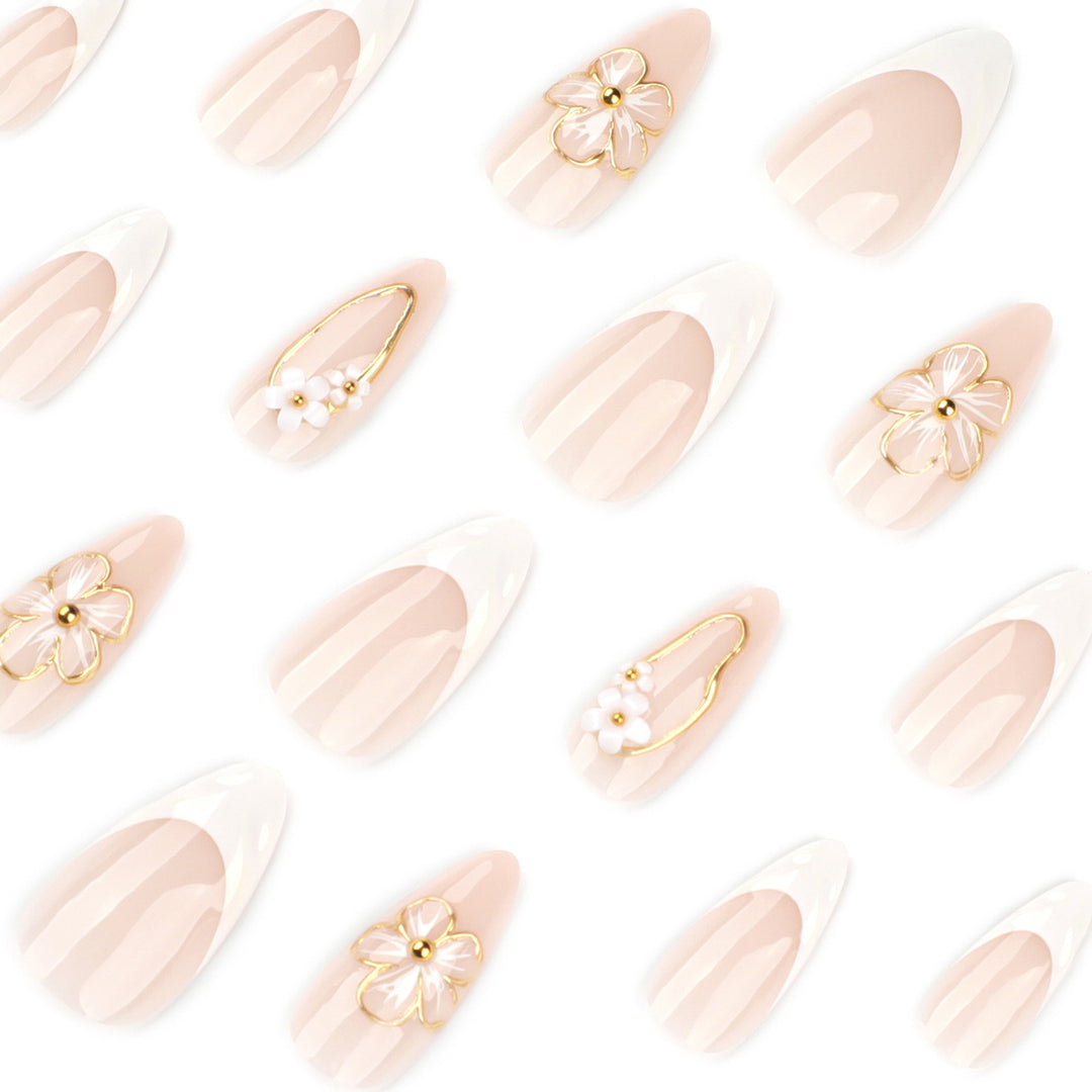 Elegante und kunstvoll verzierte Stiletto-Nägel Karnz