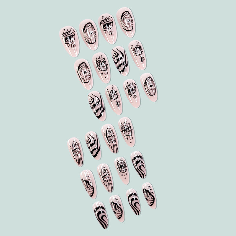 Kunstvolle Nagelstylings Karnz