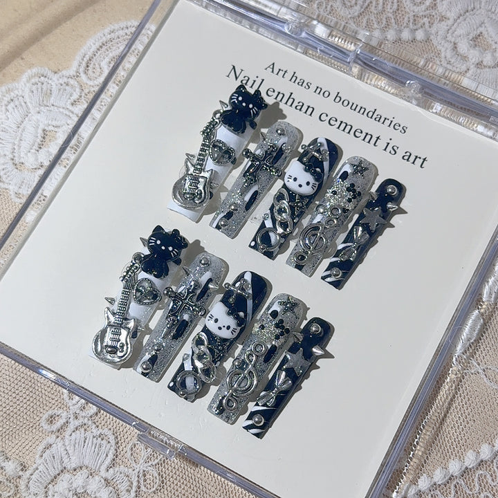 Künstlerisch thematisiertes Nagelkunstset