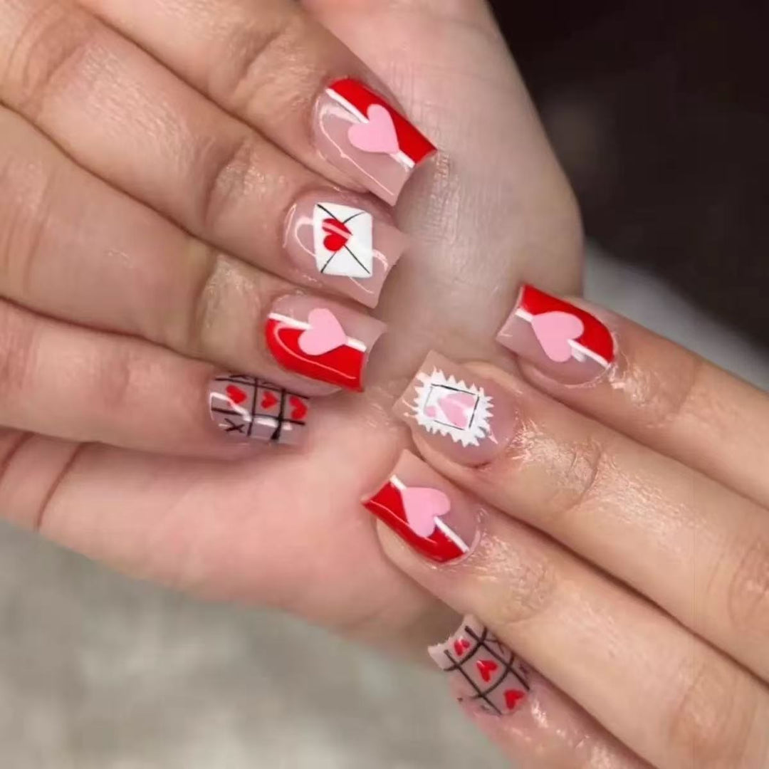 Kunstnagelset mit romantischen Herz- und Kuvertmotiven Karnz