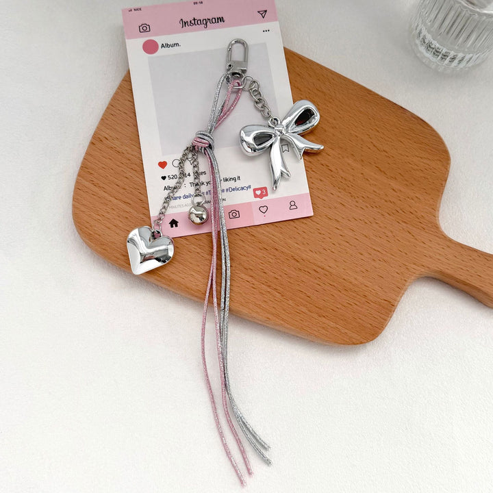Eleganter Bow- und Herz-Charmschlüsselanhänger Karnz