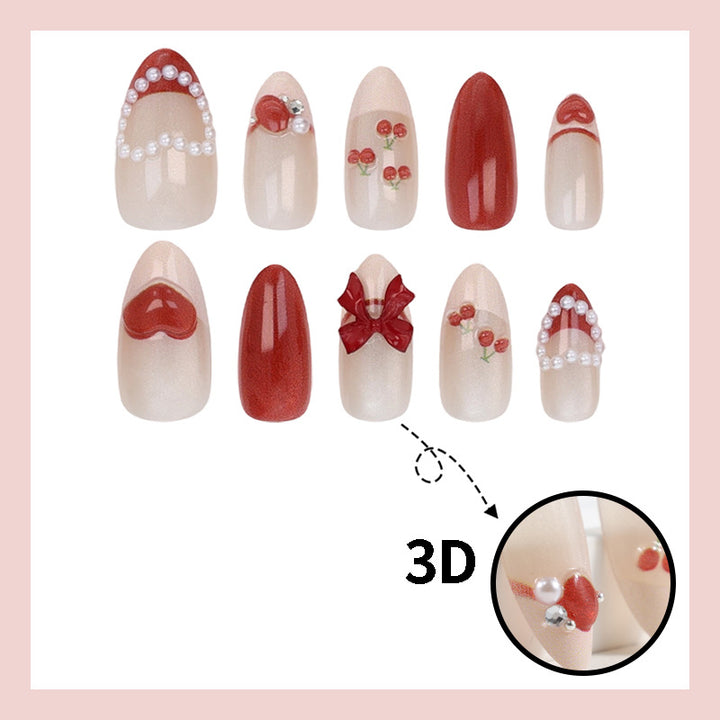 Kunstnagelset mit romantischen Beerendesigns und glamourösen Verzierungen Karnz