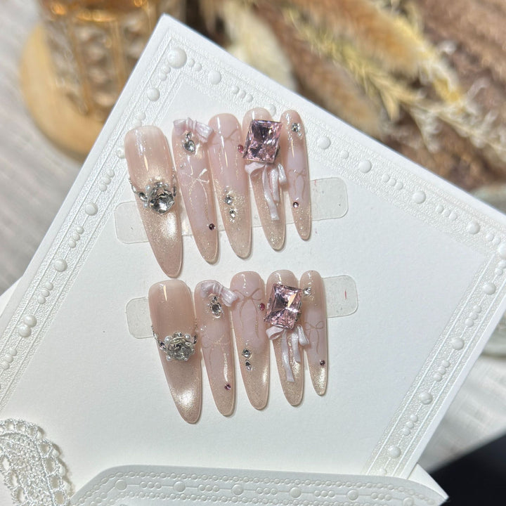 Elegante dekorative Press-On-Nagelkollektion