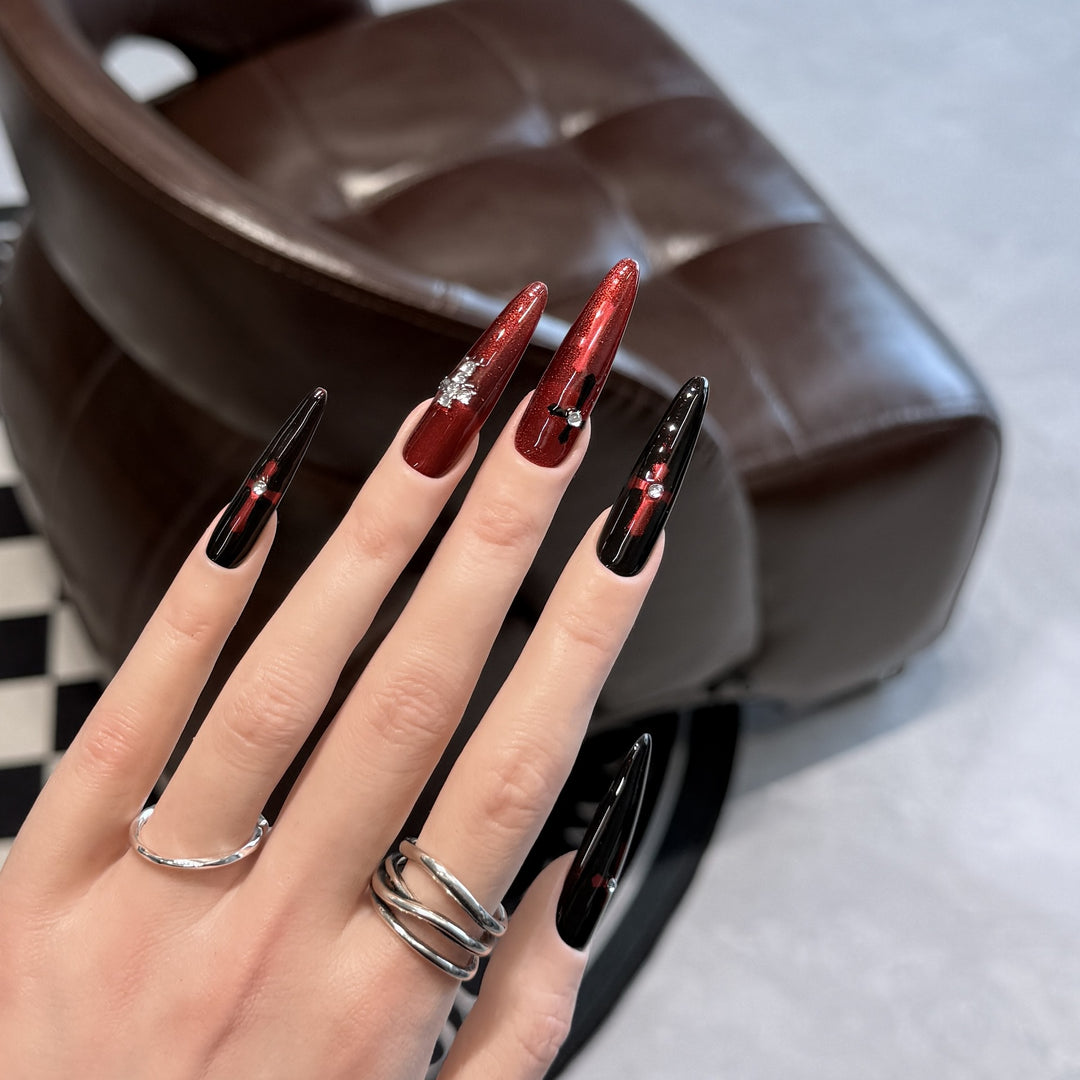 Glamouröser Stiletto Press-On Nagelset Karnz