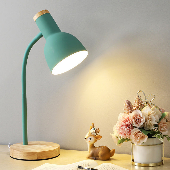 Moderne Schreibtischlampe mit verstellbarem Arm