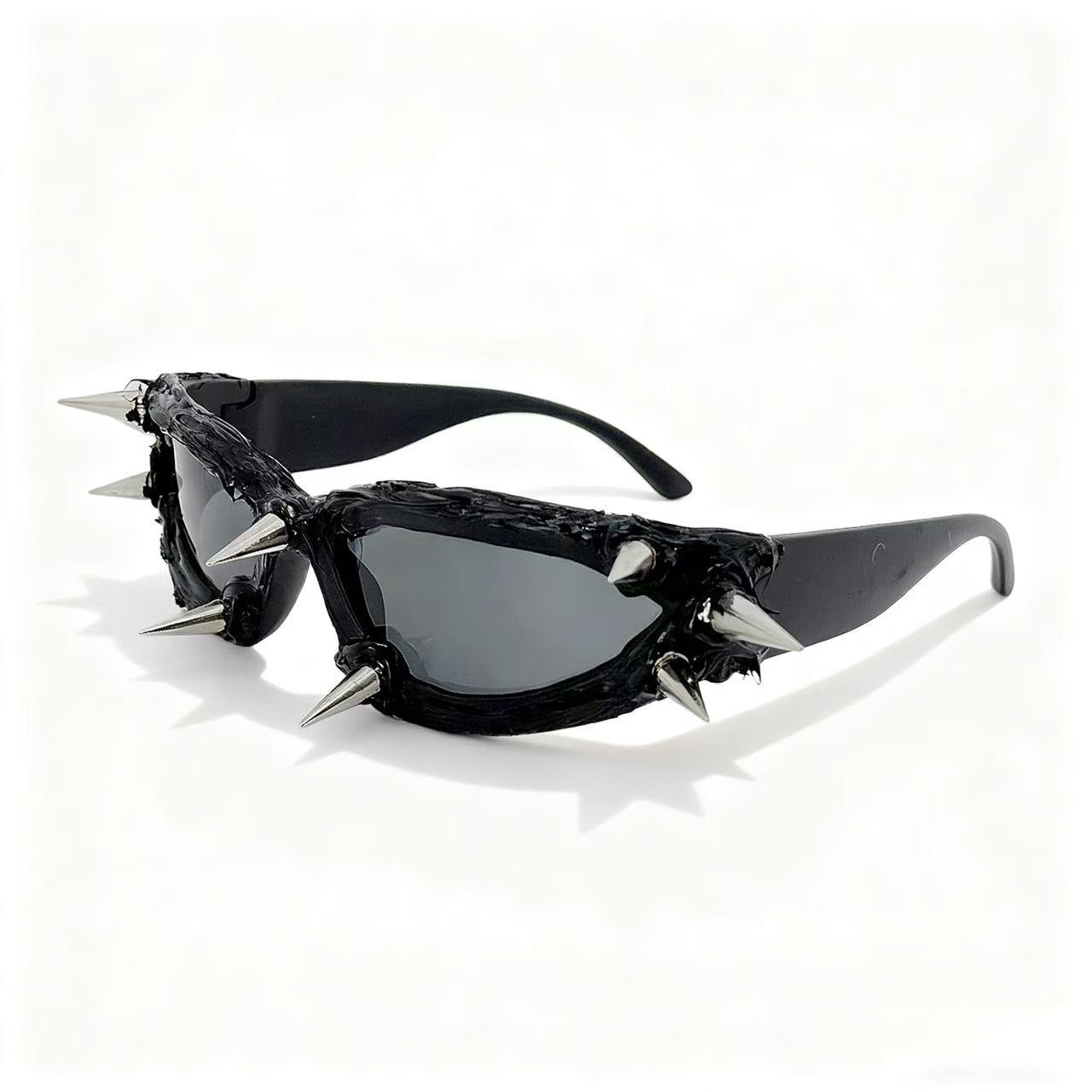 Damen extravagante Mode-Sonnenbrille mit einzigartigem Spikes-Design Karnz