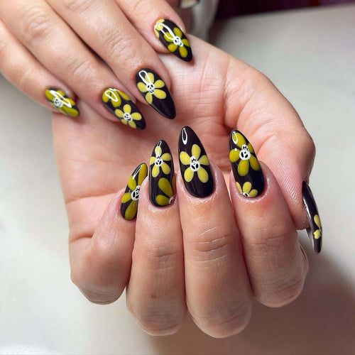 Blumenmuster Nagelkunst