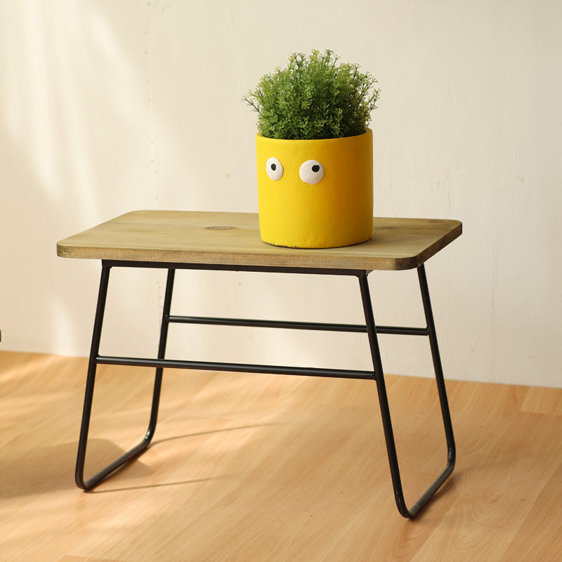 Moderner Holz-Hocker mit Metallgestell Karnz