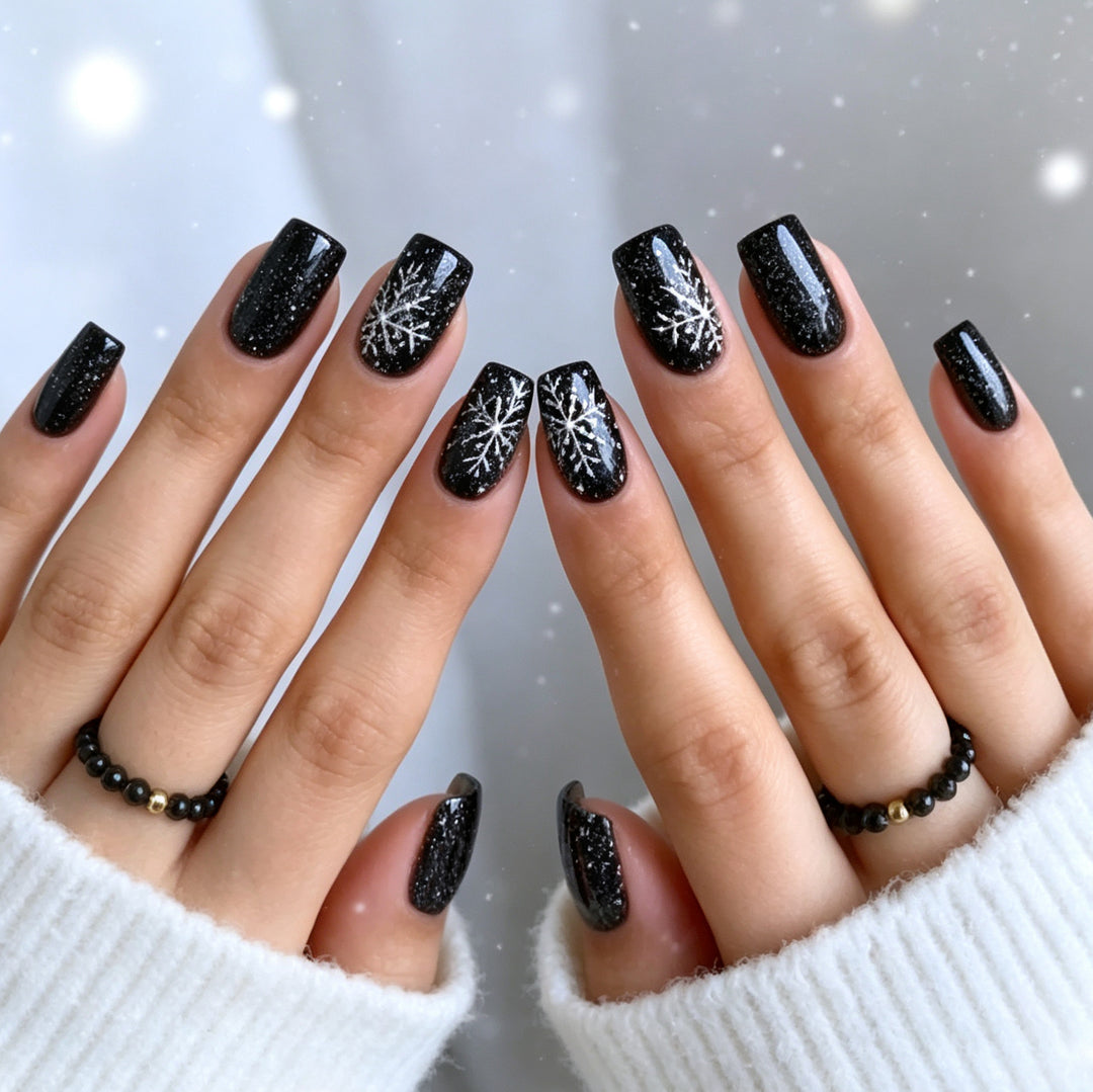 Festliche Schneeflocken Nagelkunst Karnz