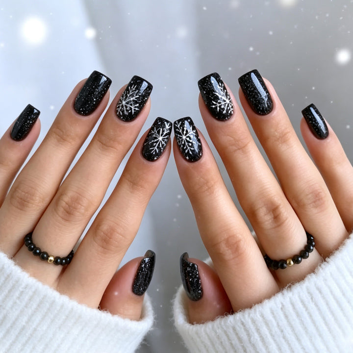 Festliche Schneeflocken Nagelkunst Karnz