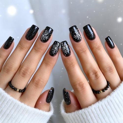 Festliche Schneeflocken Nagelkunst Karnz