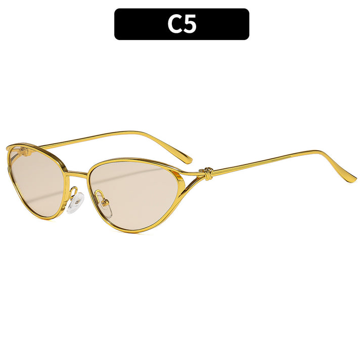 Elegante Cat-Eye-Sonnenbrille mit hochwertigen Metallakzenten