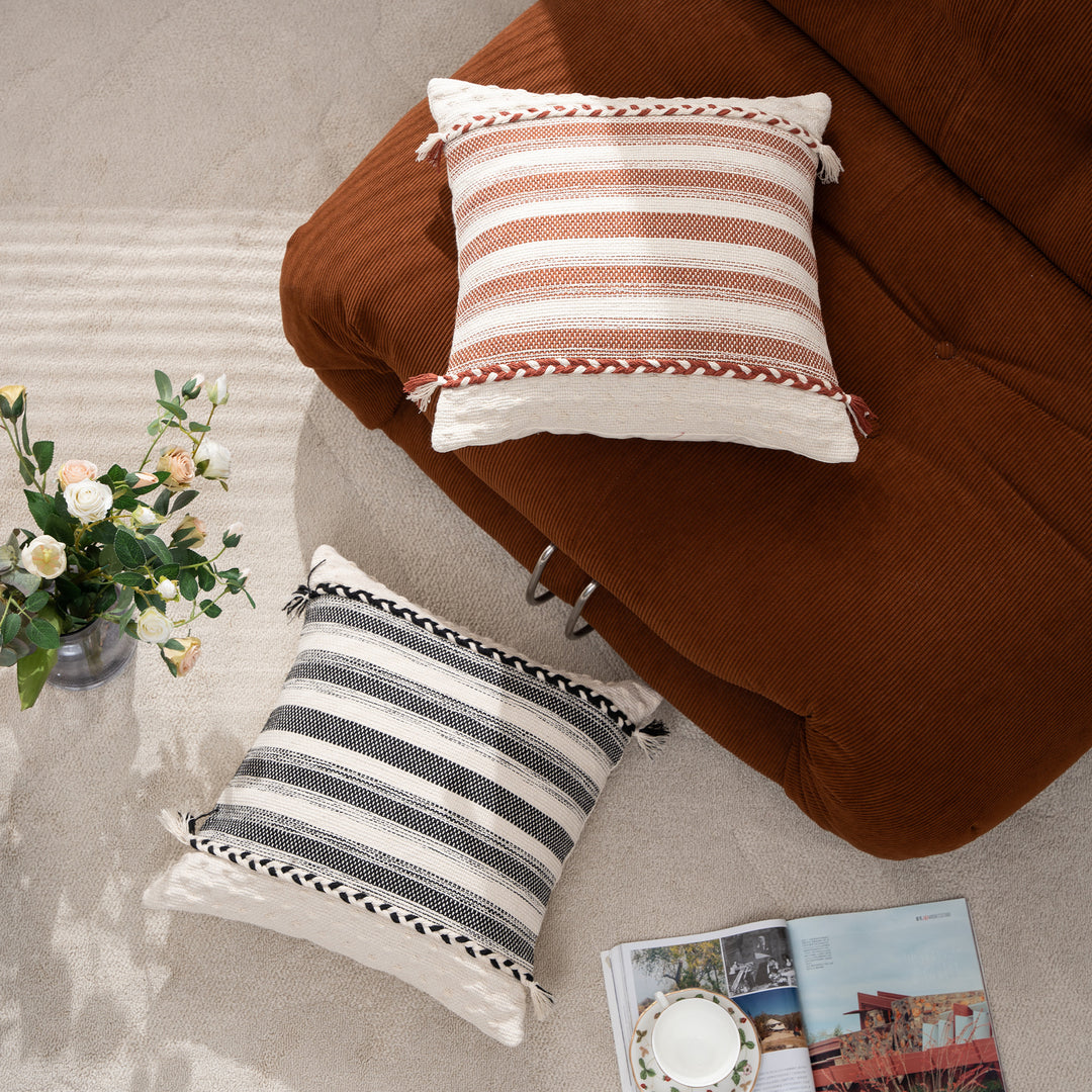Rechteckiges Boho-Lumbar-Kissen mit geflochtenen Bändern und Quasten