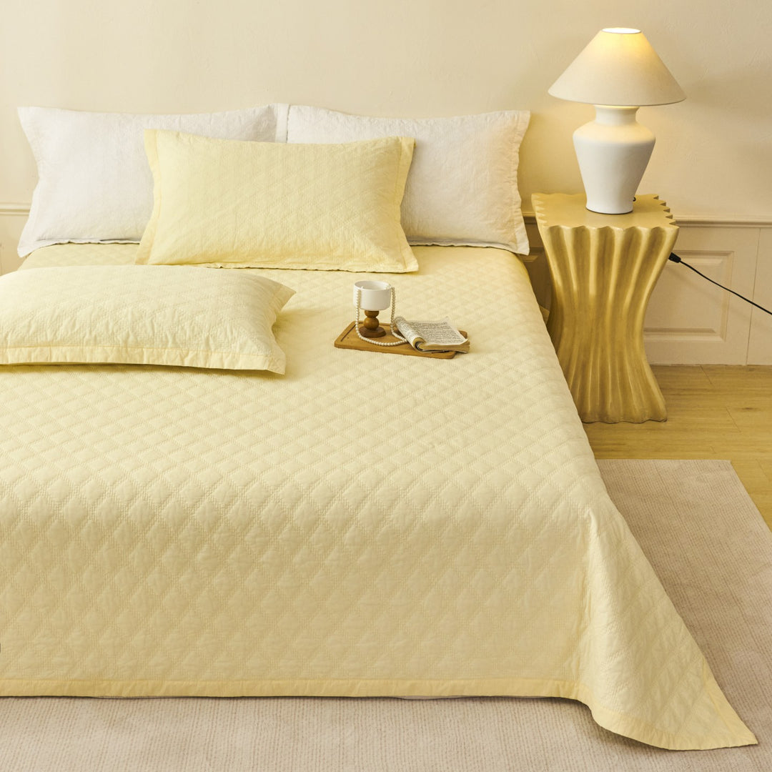 Gepatchtes Bettüberwurf-Set mit Rauten-Matelassé-Textur und maßgeschneidertem Saum