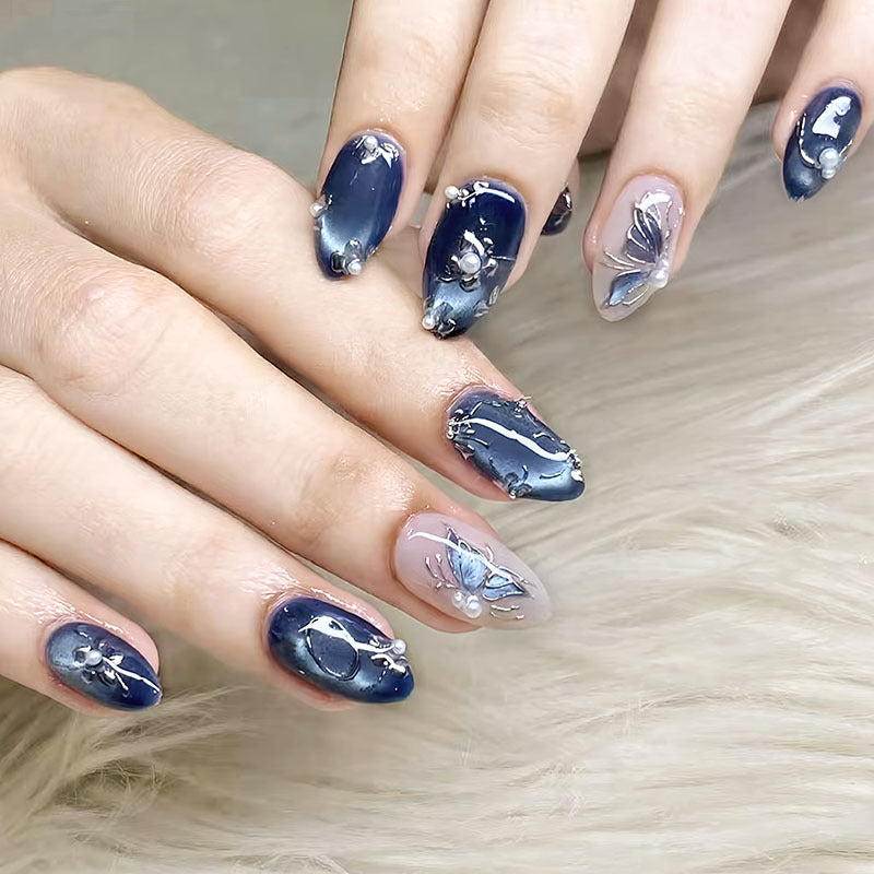 Künstlerisches 3D-Blumen-Nageldesign