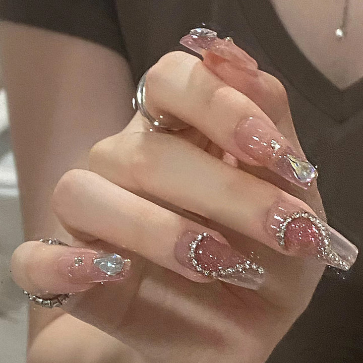 Dekorativer Press-On-Nagelset mit eleganten Edelstein-Accents Karnz