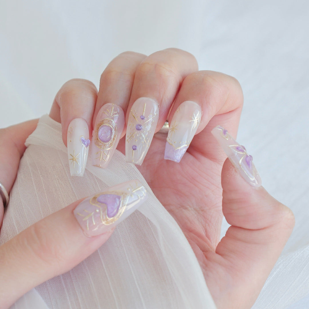 Künstlerisches Press-On Nail Art Set mit eleganten Edelstein-Akzenten