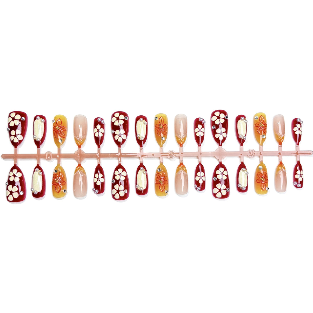 Elegantes Press-On-Nagelkunst-Set mit floralen und Juwel-Akzenten