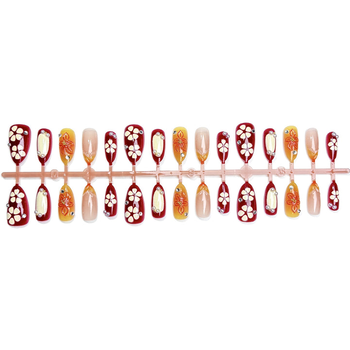 Elegantes Press-On-Nagelkunst-Set mit floralen und Juwel-Akzenten