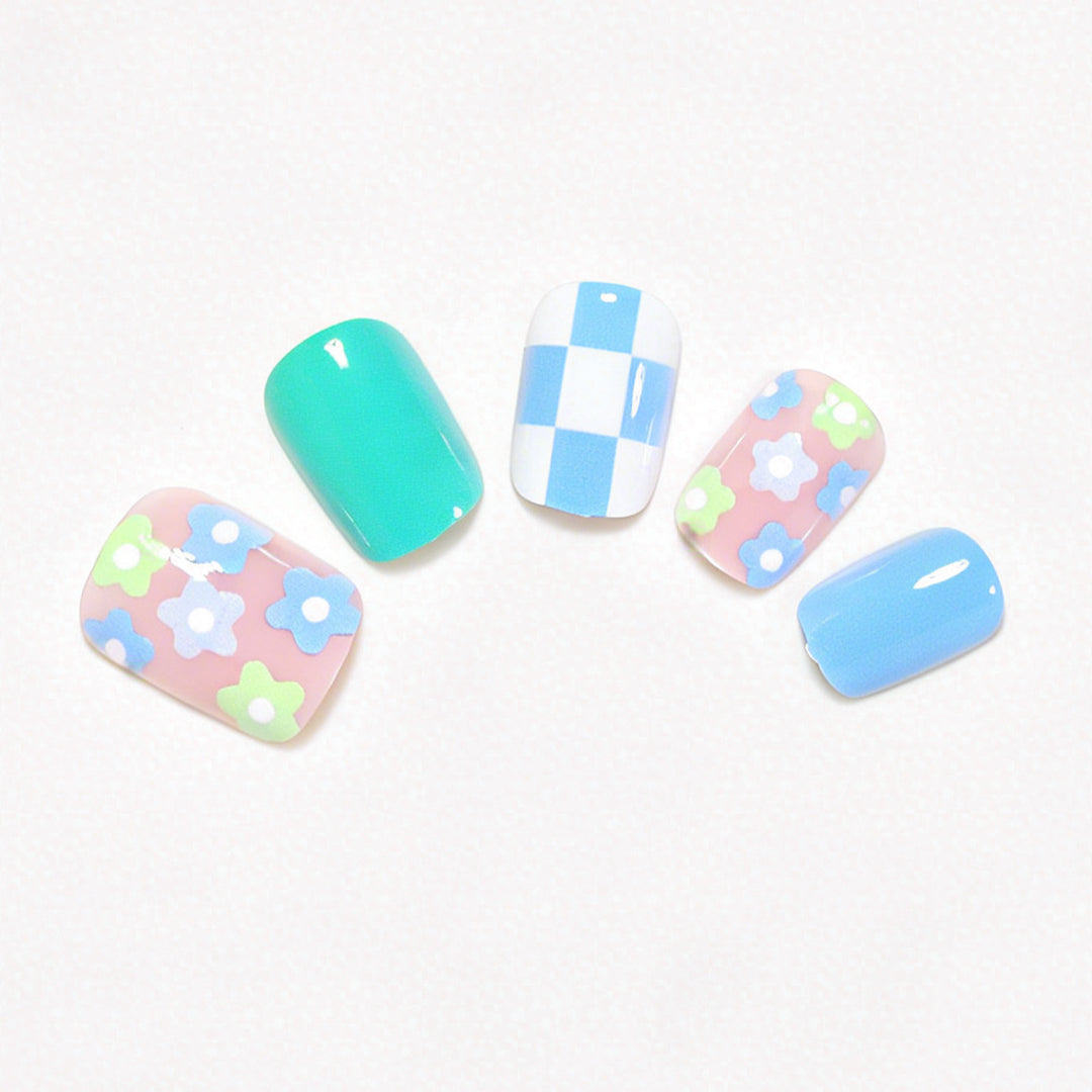 Kreatives Floral Press-On Nagelkunst Set Karnz