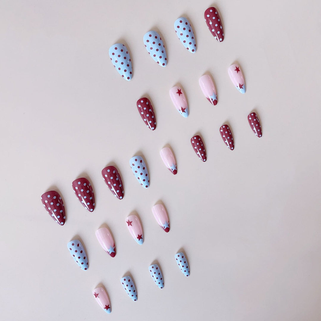 Kunstnagelset mit kreativen Retro-Designs Karnz