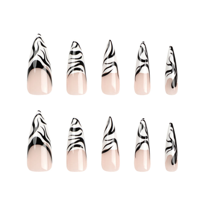 Kunstvolle Stiletto-Nägel Karnz
