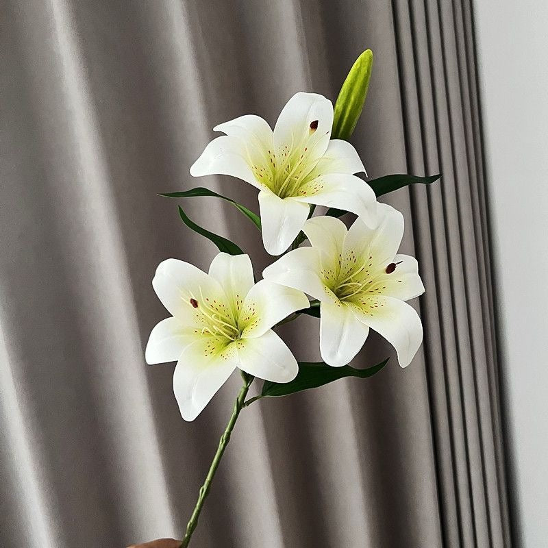Künstlicher Flieder-Lilienstrauß