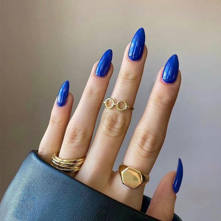 Elegante Acryl-Nägel mit Hochglanz-Finish Karnz