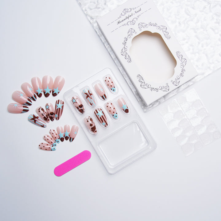 Glamouröse Nageldekorationen Karnz
