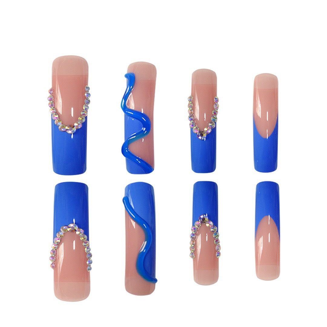 Kreative Stiletto-Nagelverstärkungen mit Aqua-Gem-Akzenten Karnz