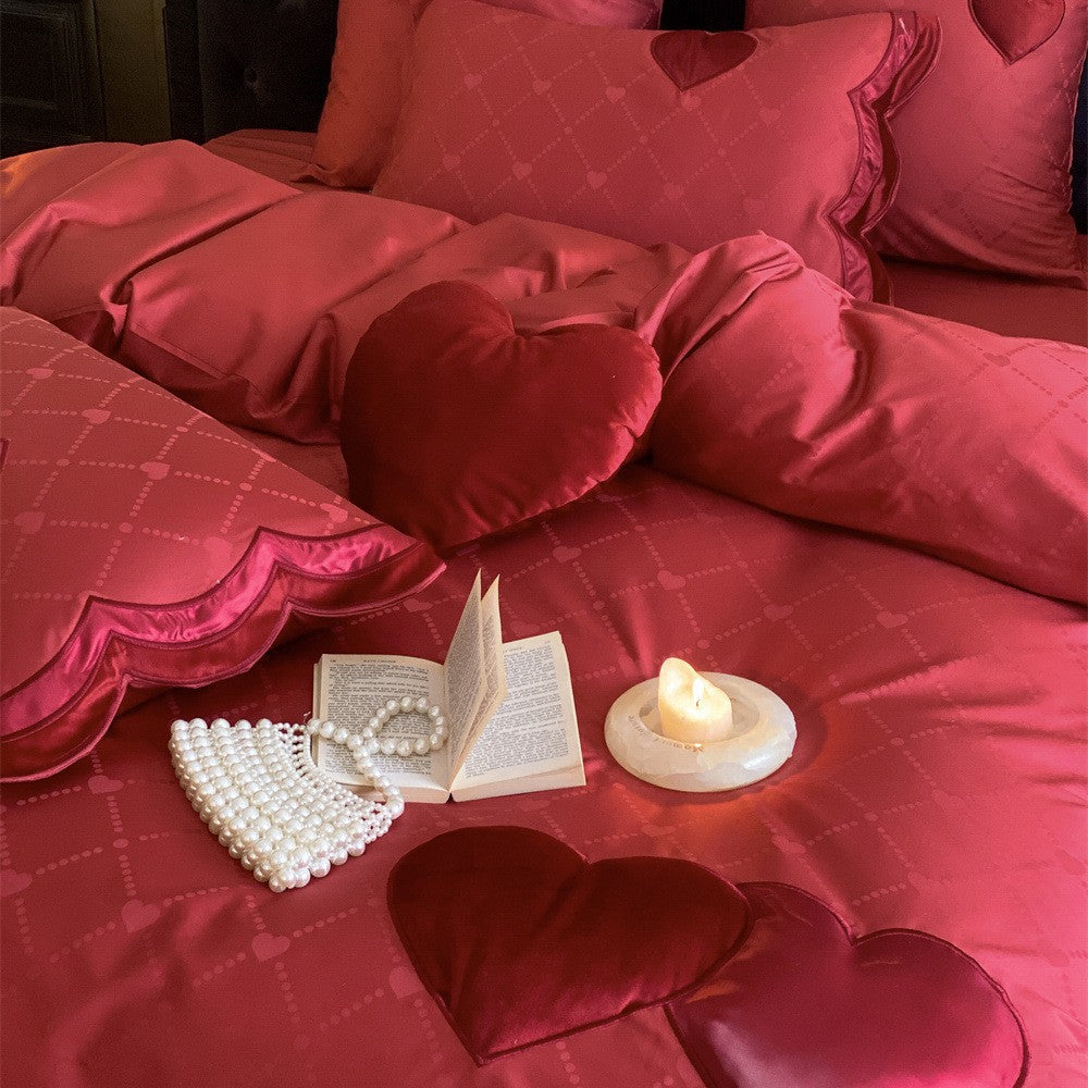 Herz-Applikation Luxus Satin Bettbezug Set mit gewelltem Rand und dekorativen Wurfkissen