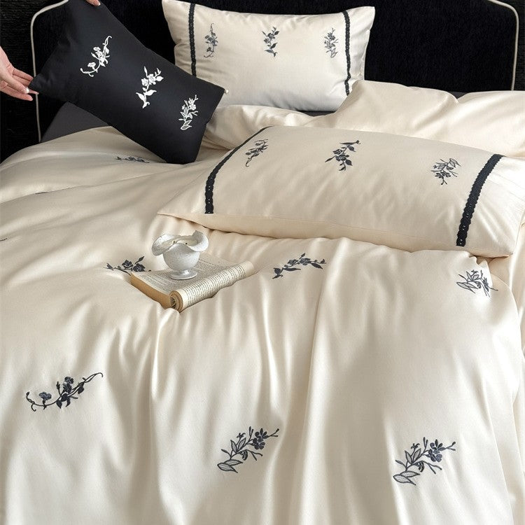 Luxuriöses Satin-Bettwäsche-Set mit feiner Blumenstickerei Karnz