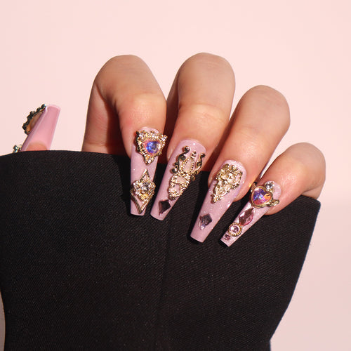 Deluxe mit Strass verzierten Stiletto Press-On Nägel Karnz