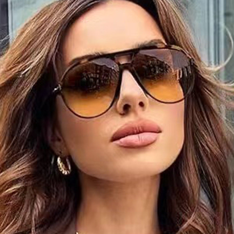 Damen modische Sonnenbrille im stylischen Pilotenlook Karnz