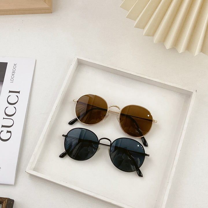Modische Runde Sonnenbrille mit Goldener Fassung Karnz