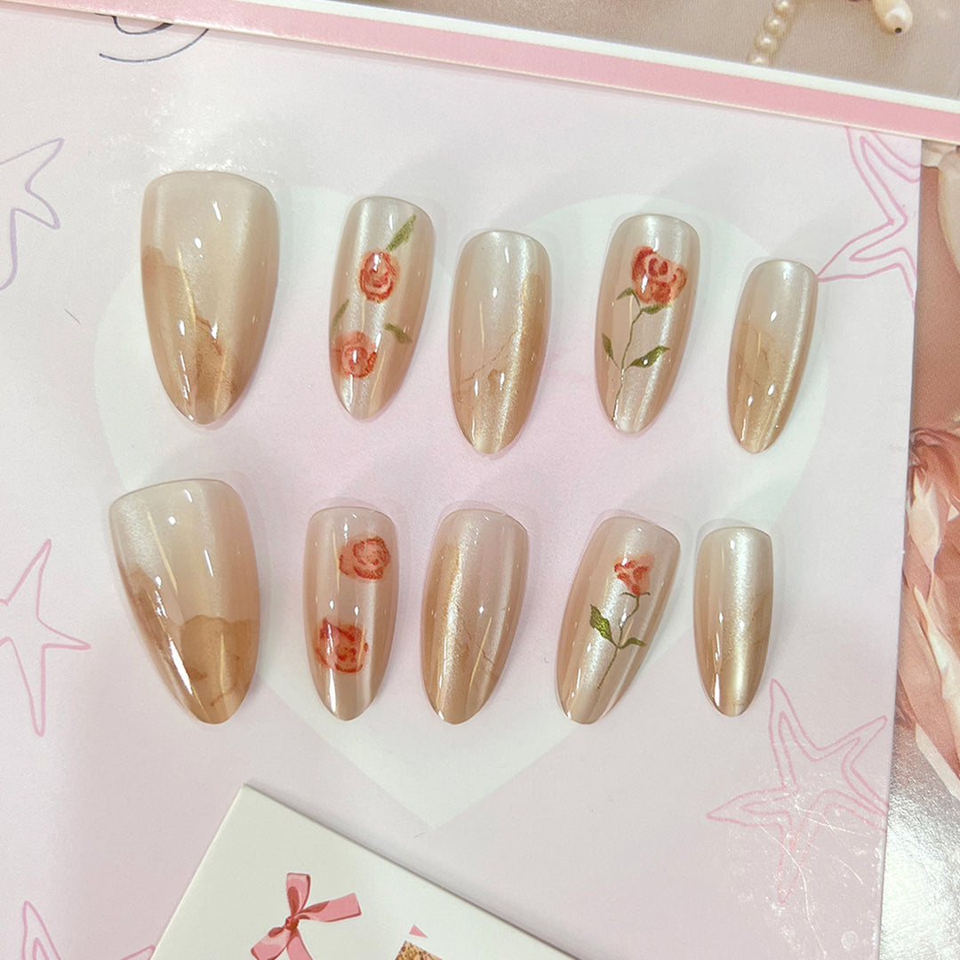 Kunstvolle Acryl-Nägel im floralen Design Karnz