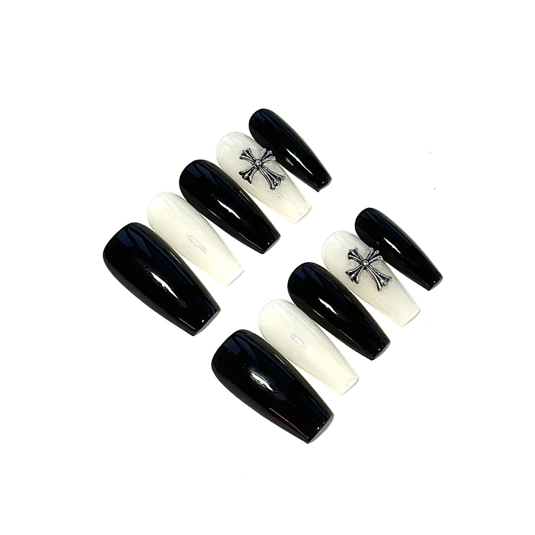 Elegantes Press-On-Nagelset mit einzigartigem Kreuzdesign