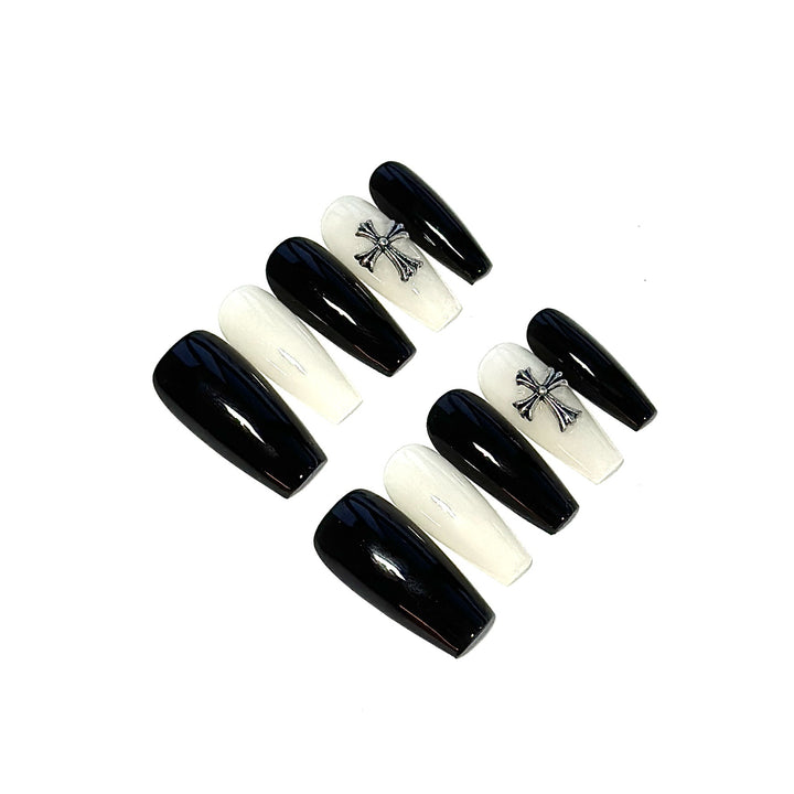 Elegantes Press-On-Nagelset mit einzigartigem Kreuzdesign
