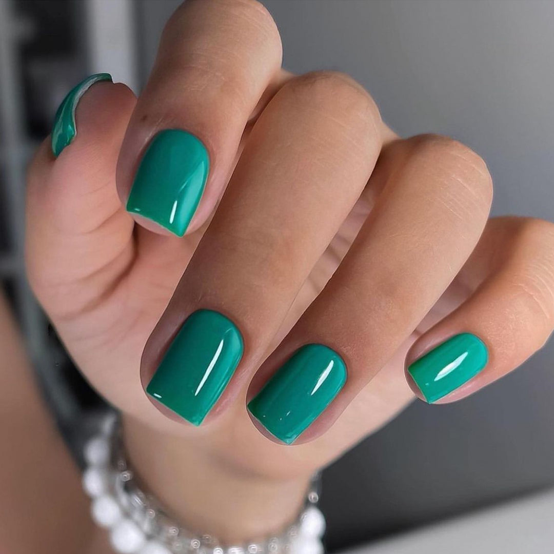 Glänzende Nagelkunst Verlängerungen Karnz