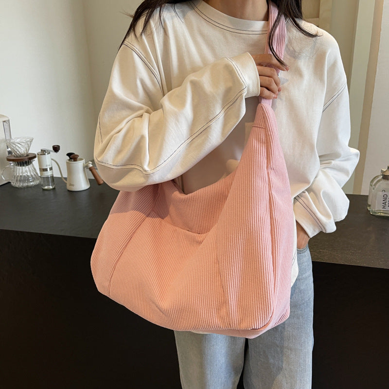 Textured Schultertasche Karnz