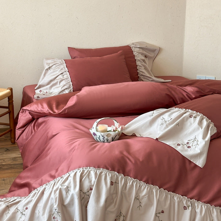 Elegantes Bettwäscheset aus Baumwollsatin mit besticktem Volant und Wendekissen