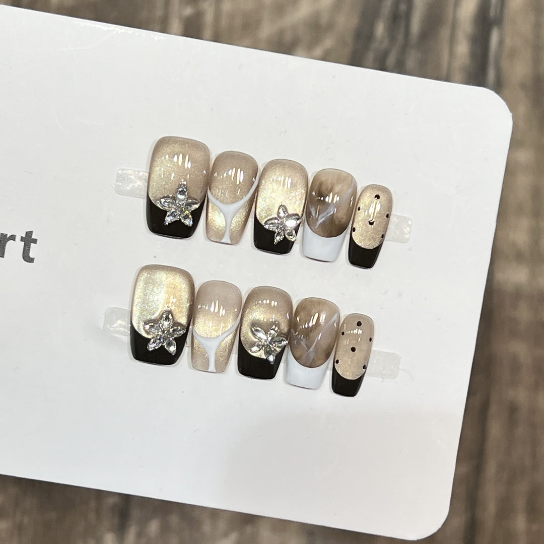 Elegantes Press-On Nail Art Set mit floralen Verzierungen Karnz